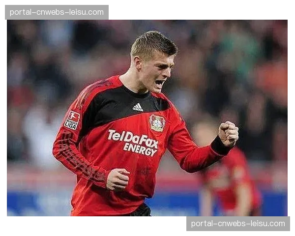 里昂宣布与中场核心卡克雷续约，其传球成功率位列四月联赛第一