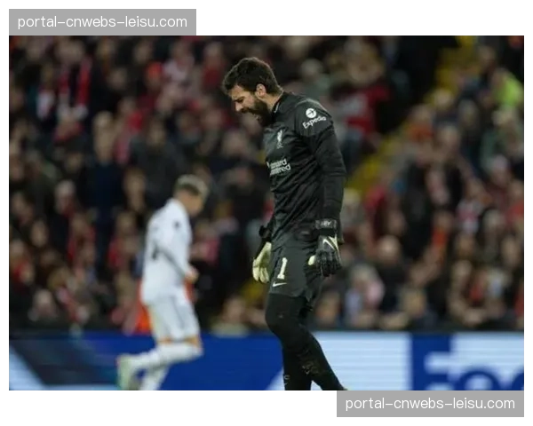 诺伊尔续约悬念未解，拜仁考虑汉堡门将霍伊尔作为二门人选